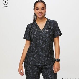 FIGS Catarina FreeX One Pocket Scrub Top Camo Bonsai Women’s XL